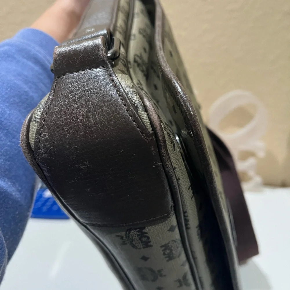 MCM MONOGRAM MESSENGER BAG - Picture 7 of 16
